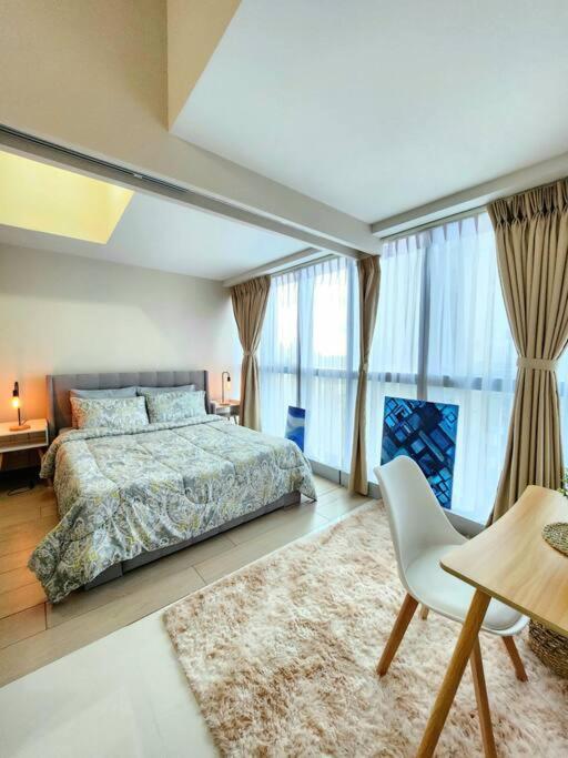 Cosy Executive 1 Bedroom Uptown Parksuites Ultra Fast Internet Manila Exterior foto